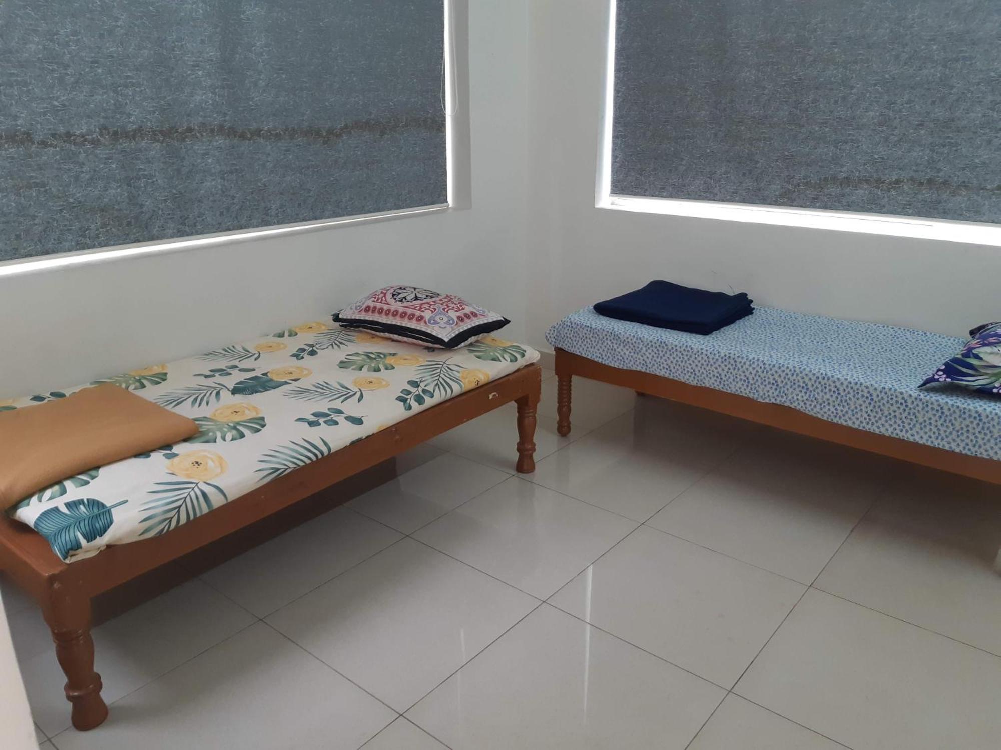 Srinivasa Hotel Тирупати Екстериор снимка
